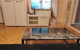 Apartment Mm Split